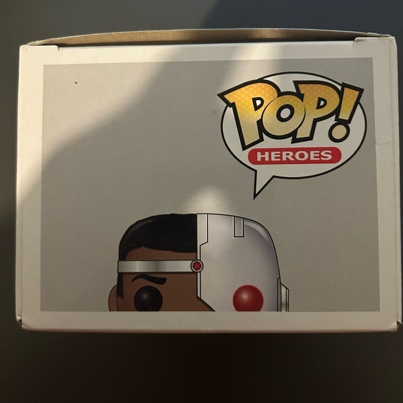 Cyborg funko pop #95 - Picture 3 of 3